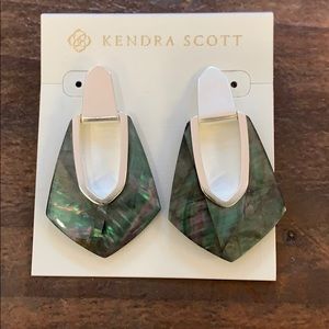 Kendra Scott kensley earring black mother of Pearl